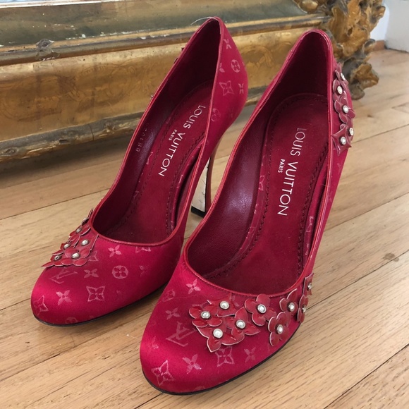 Limited Edition Louis Vuitton Red LV Print Pumps - Picture 1 of 6